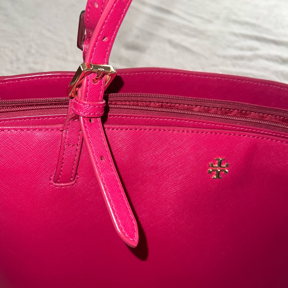Tory Burch pink saffiano leather tote!🩷 - Picture 9 of 17